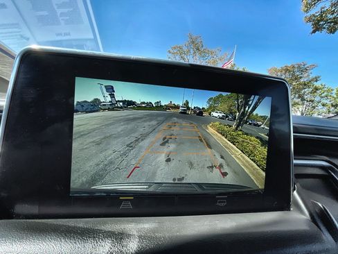 Used 2022 Chevrolet Suburban LT image 15