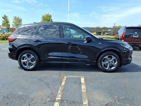 Used 2023 Ford Escape ST-Line w/ Tech Pack #1 AWD/4WD image 9