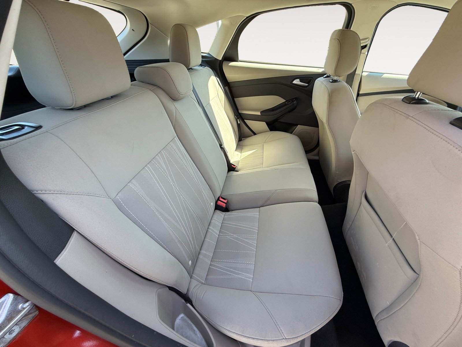 Used 2018 Ford Focus SE FWD image 18