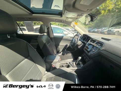Used 2018 Volkswagen Tiguan SEL AWD/4WD image 10