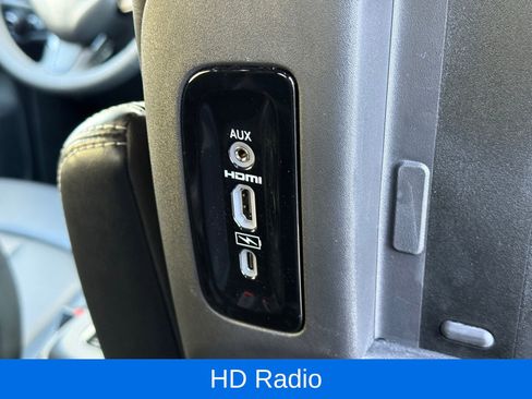 Used 2023 Chrysler Pacifica Touring-L w/ Uconnect Theater Family Group image 22