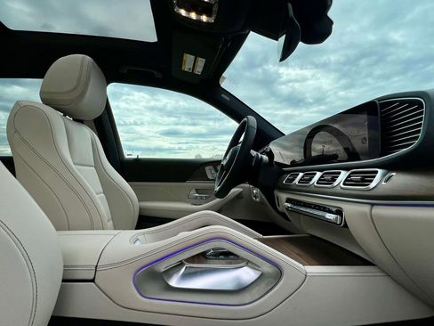 Certified 2025 Mercedes-Benz GLE 450 4MATIC image 17