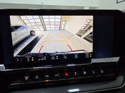 Used 2024 Chevrolet Silverado 2500 ZR2 w/ Technology Package image 47