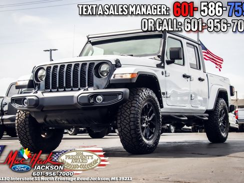 Used 2022 Jeep Gladiator Sport image 4