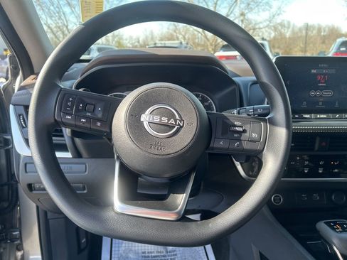 Used 2023 Nissan Rogue S image 14