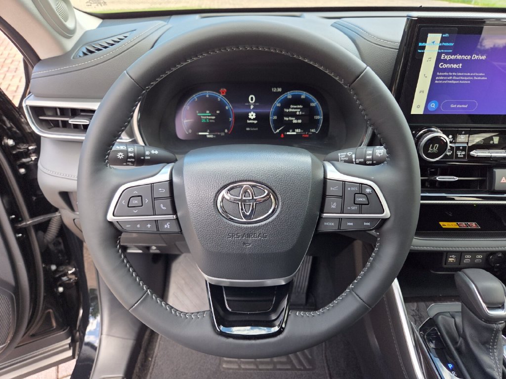 Certified 2026 Toyota Highlander Platinum AWD/4WD image 31