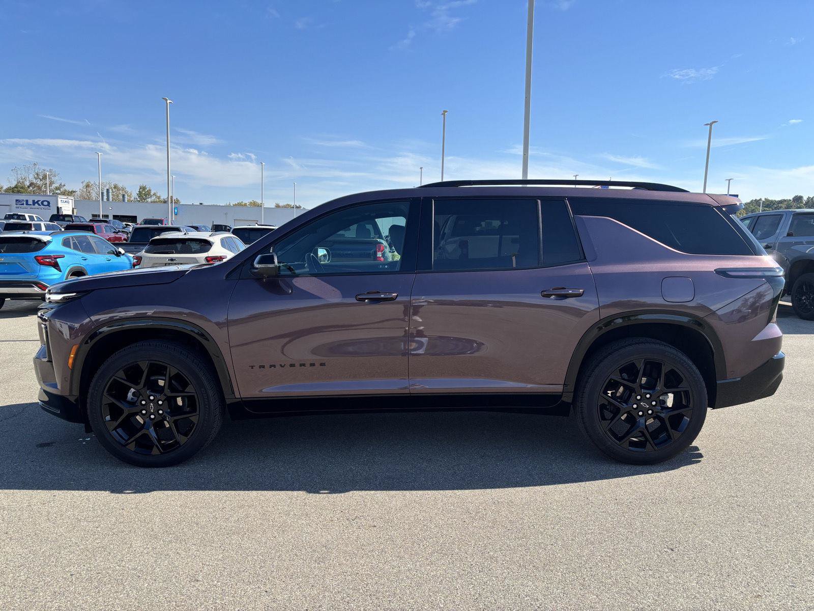 Used 2024 Chevrolet Traverse RS FWD image 2