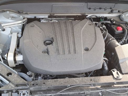 Used 2025 Volvo XC60 B5 Plus image 28