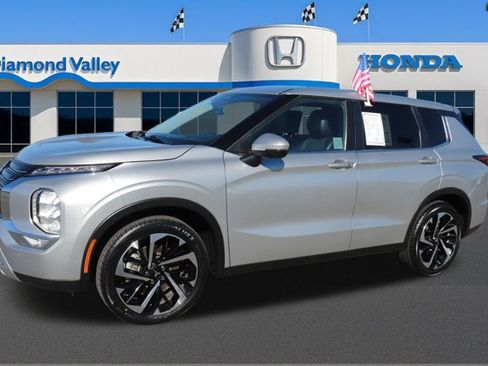 Used 2024 Mitsubishi Outlander SE image 3