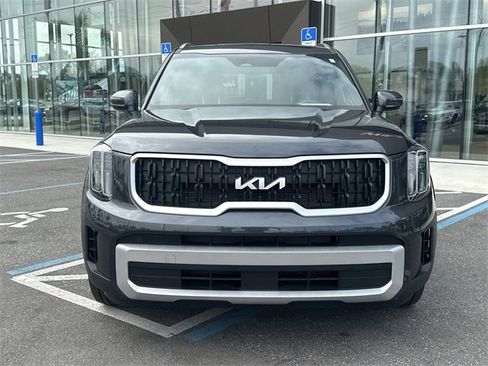 Used 2024 Kia Telluride EX w/ EX Captain's Chair Package image 3