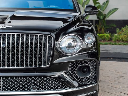 Used 2023 Bentley Bentayga Extended Wheelbase image 7