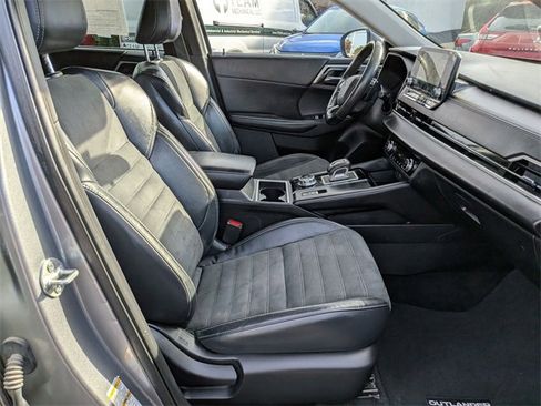 Used 2022 Mitsubishi Outlander SE image 35