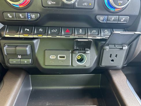Used 2021 GMC Sierra 1500 SLT AWD/4WD image 18