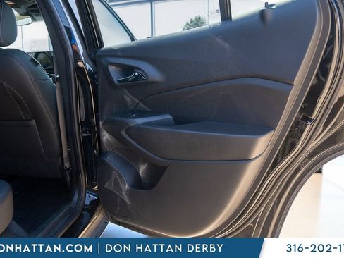 Used 2025 Chevrolet Trax RS FWD image 20