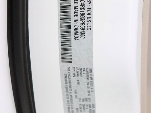 Used 2023 Chrysler Pacifica Touring-L FWD image 33
