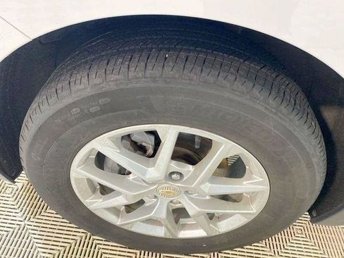 Used 2023 Chevrolet Equinox LT FWD image 26