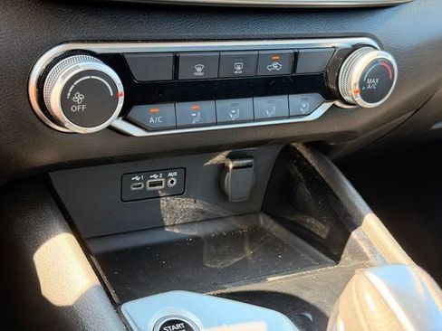 Used 2024 Nissan Altima 2.5 SV FWD image 31