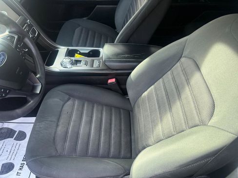 Used 2018 Ford Fusion SE w/ Fusion SE Technology Package image 10