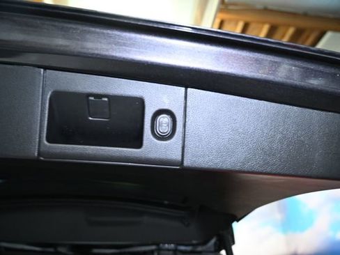 Used 2018 Chevrolet Tahoe Premier image 46