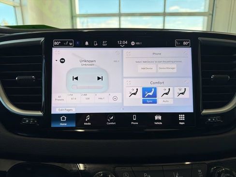 Used 2024 Chrysler Pacifica Touring-L image 24