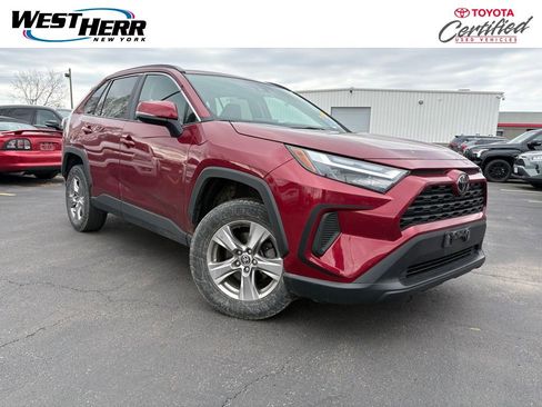 Used 2022 Toyota RAV4 XLE AWD/4WD image 1