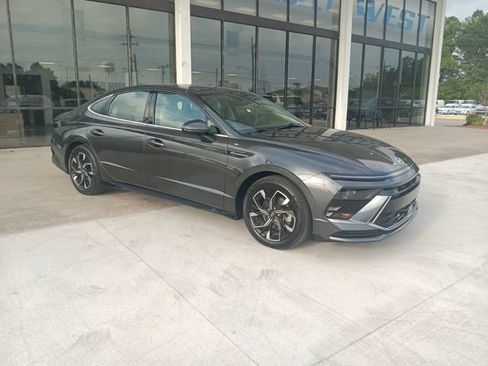 Used 2025 Hyundai Sonata SEL FWD image 11