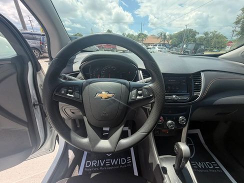 Used 2021 Chevrolet Trax LT AWD/4WD image 14