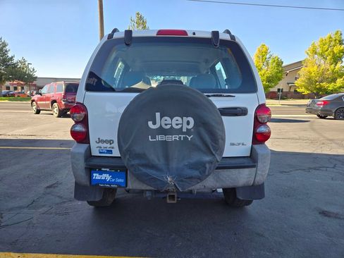 Used 2007 Jeep Liberty Sport w/ Off Road Group AWD/4WD image 4