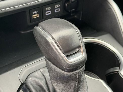 Used 2024 Toyota Highlander LE FWD image 21