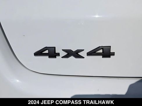 Used 2024 Jeep Compass Trailhawk AWD/4WD image 6