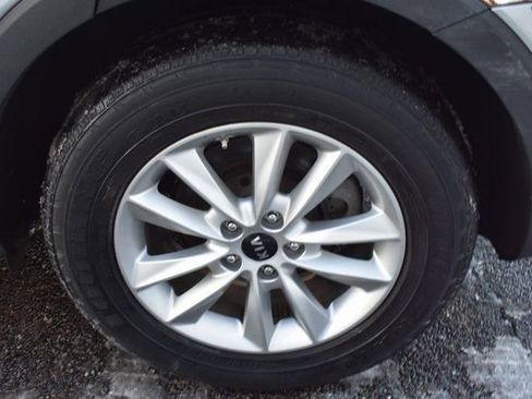 Used 2019 Kia Sorento LX image 43