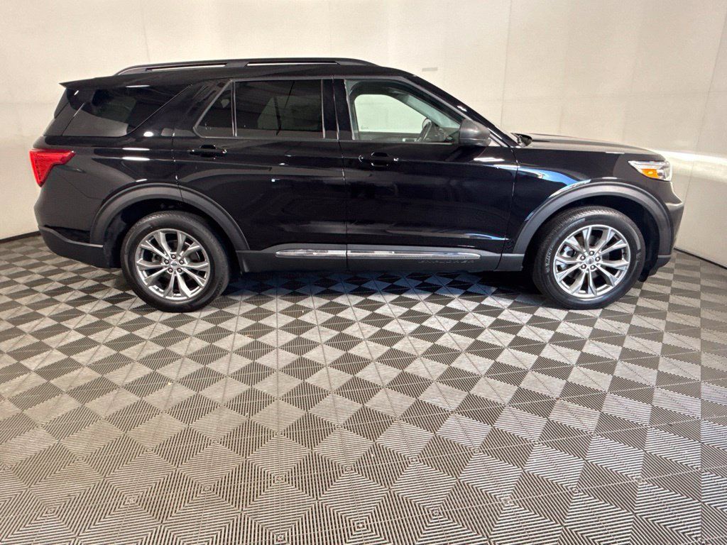 Certified 2023 Ford Explorer XLT w/ Equipment Group 202A AWD/4WD image 12