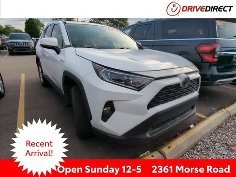 Used 2019 Toyota RAV4 XLE w/ Carpet Mat Package AWD/4WD image 1