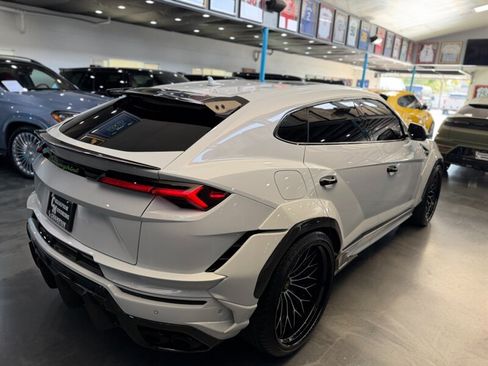 Used 2024 Lamborghini Urus Performante AWD/4WD image 8