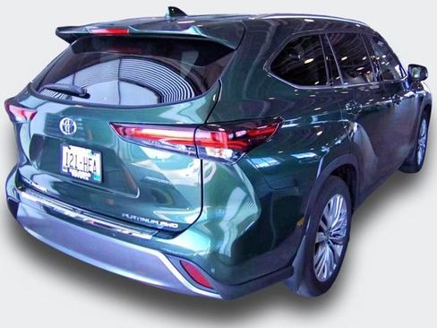 Used 2024 Toyota Highlander Platinum AWD/4WD image 16