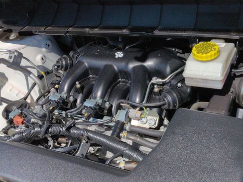 Used 2024 Nissan Pathfinder SV image 9