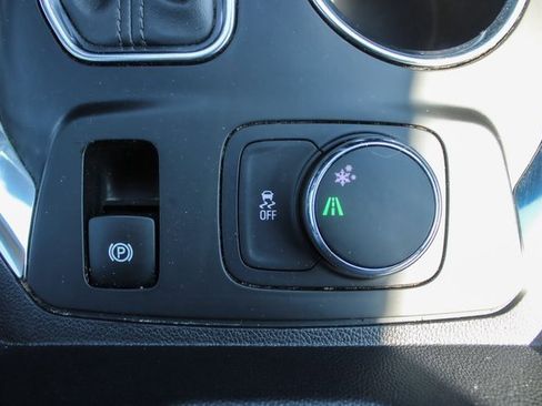 Used 2020 Chevrolet Traverse LS image 17