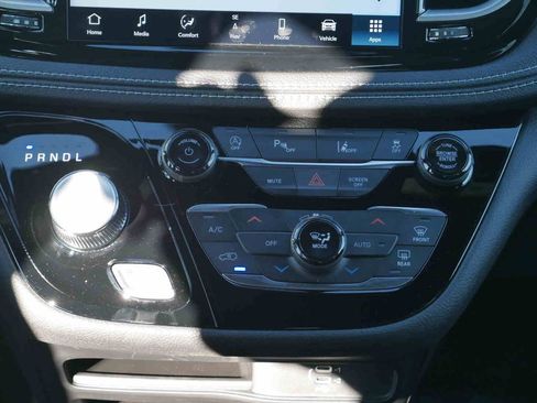 New 2026 Chrysler Pacifica Select image 6