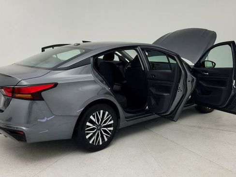 Used 2025 Nissan Altima 2.5 SV FWD image 13