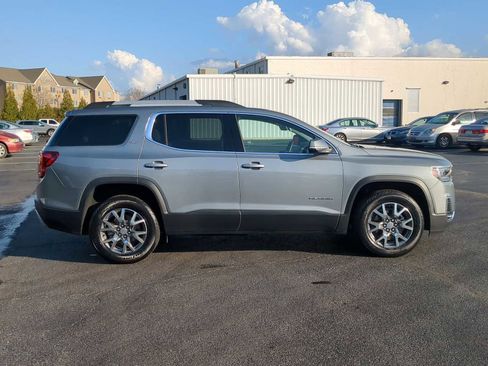 Used 2023 GMC Acadia SLT w/ Preferred Package image 9