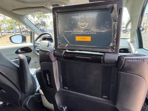 Used 2022 Chrysler Pacifica Limited w/ Uconnect Theater Family Group AWD/4WD image 30