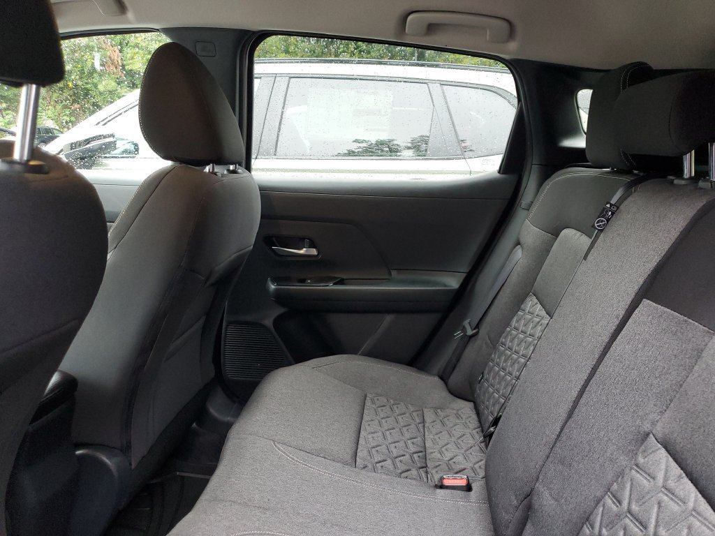 Used 2025 Nissan Kicks SV FWD image 13