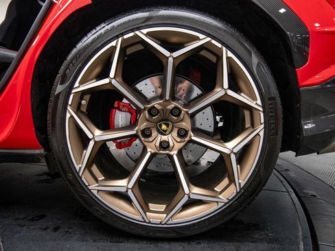 Used 2024 Lamborghini Urus Performante AWD/4WD image 42