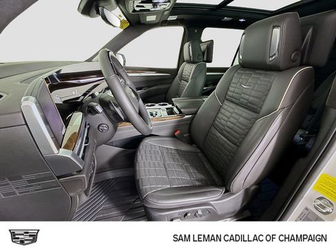 Used 2025 Cadillac Escalade Sport Platinum w/ LPO, ONYX Package AWD/4WD image 22