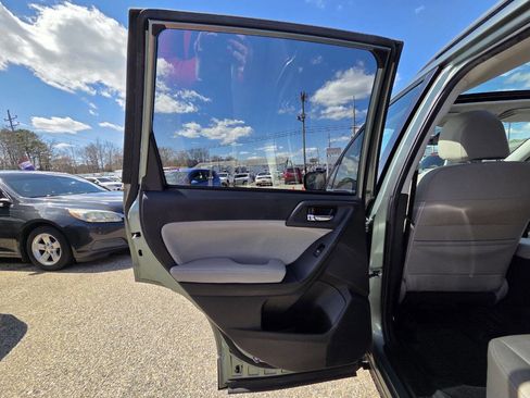 Used 2014 Subaru Forester 2.5i Limited image 11