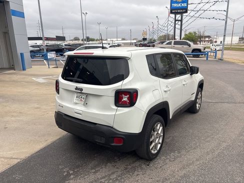 Used 2023 Jeep Renegade Latitude image 4