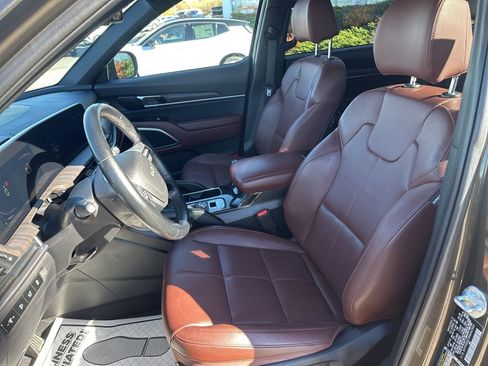 Used 2024 Kia Telluride EX w/ EX Captain's Chair Package image 20