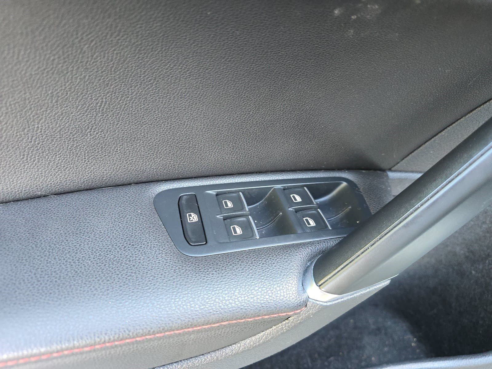 Used 2015 Volkswagen GTI SE FWD image 20
