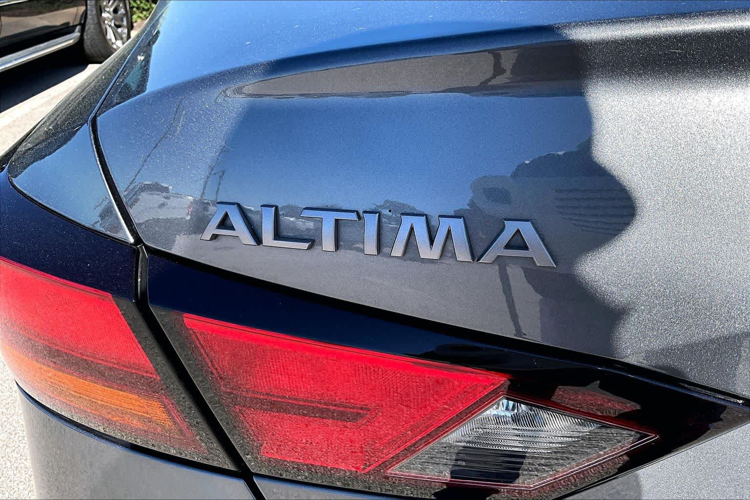 Used 2025 Nissan Altima 2.5 SV FWD image 10