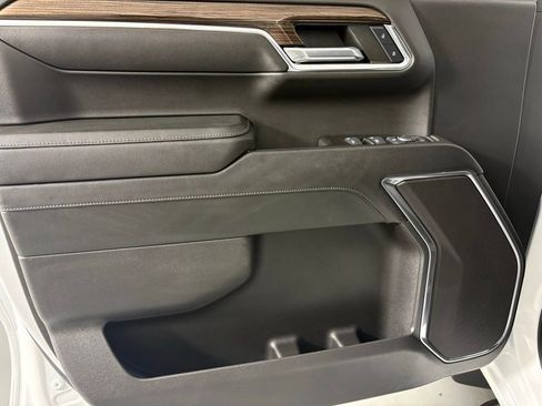 Used 2024 Chevrolet Silverado 1500 LT image 14